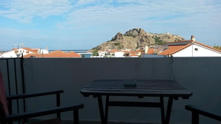 Kostas Studios Apartments - Ενοικιαζόμενα Δωμάτια Με Κουζινάκι ミリナ エクステリア 写真