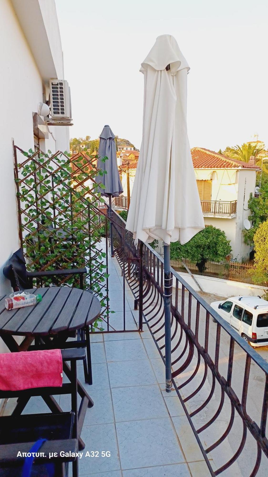 Kostas Studios Apartments - Ενοικιαζόμενα Δωμάτια Με Κουζινάκι ミリナ エクステリア 写真