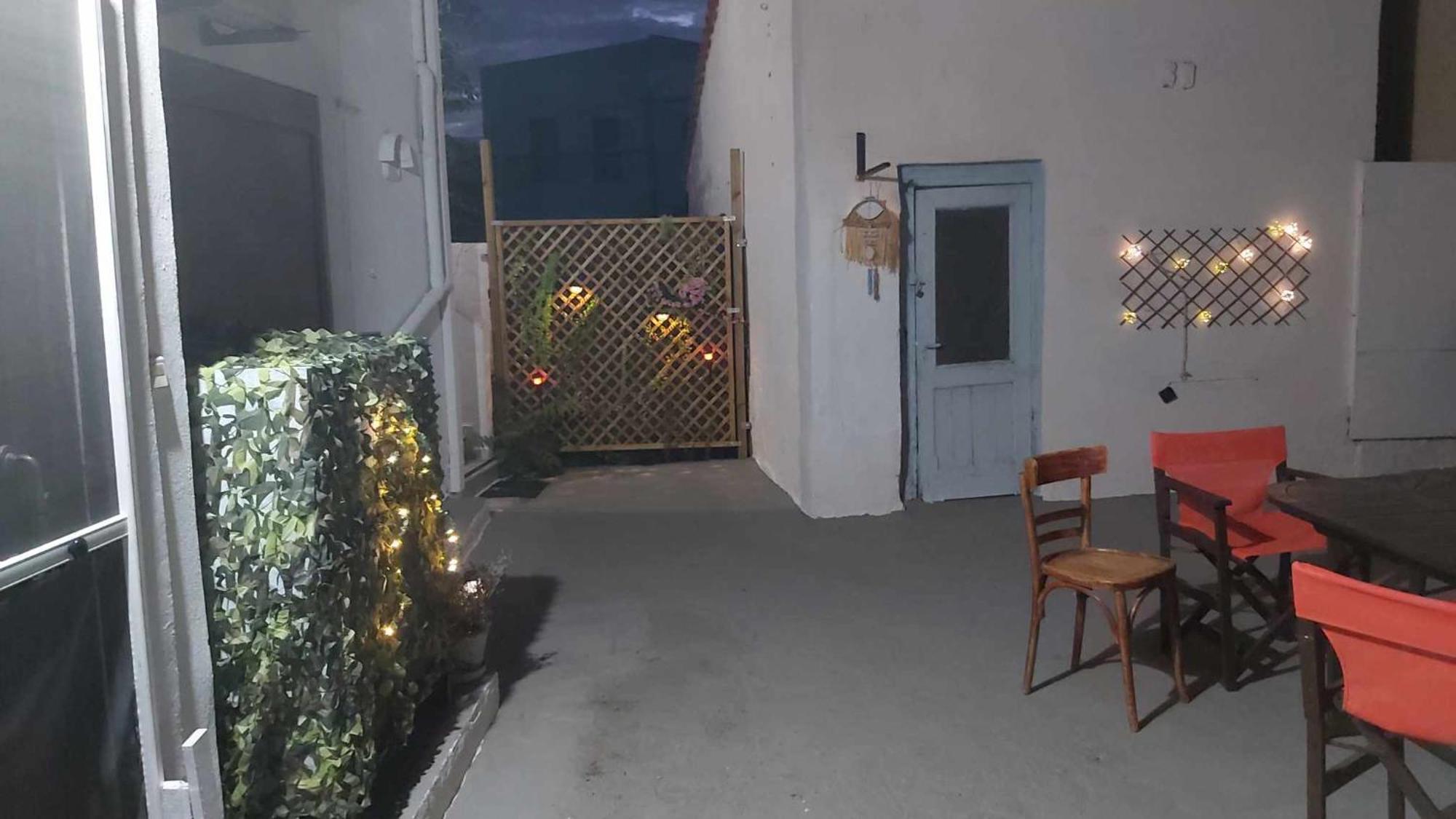 Kostas Studios Apartments - Ενοικιαζόμενα Δωμάτια Με Κουζινάκι ミリナ エクステリア 写真