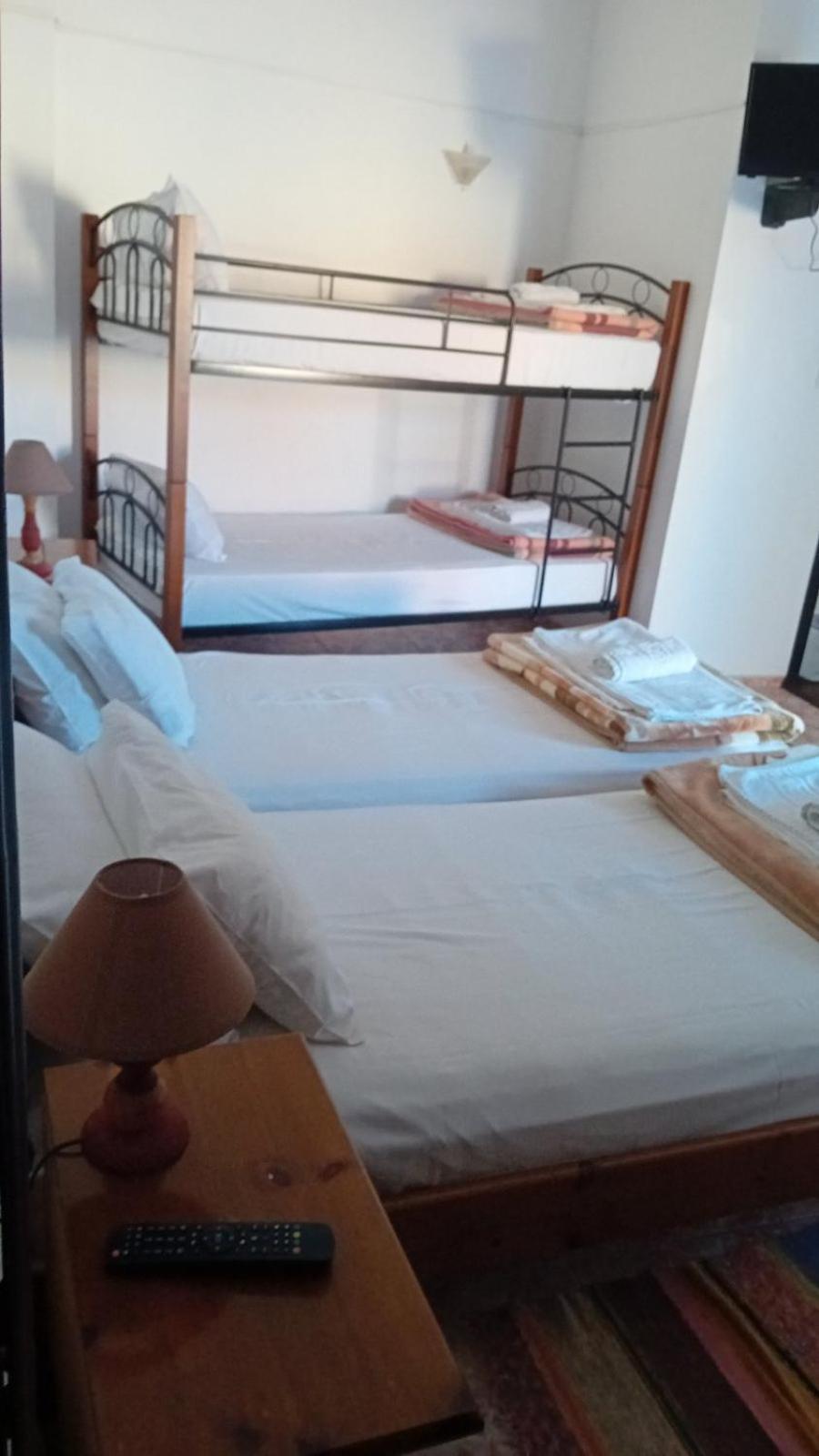 Kostas Studios Apartments - Ενοικιαζόμενα Δωμάτια Με Κουζινάκι ミリナ エクステリア 写真
