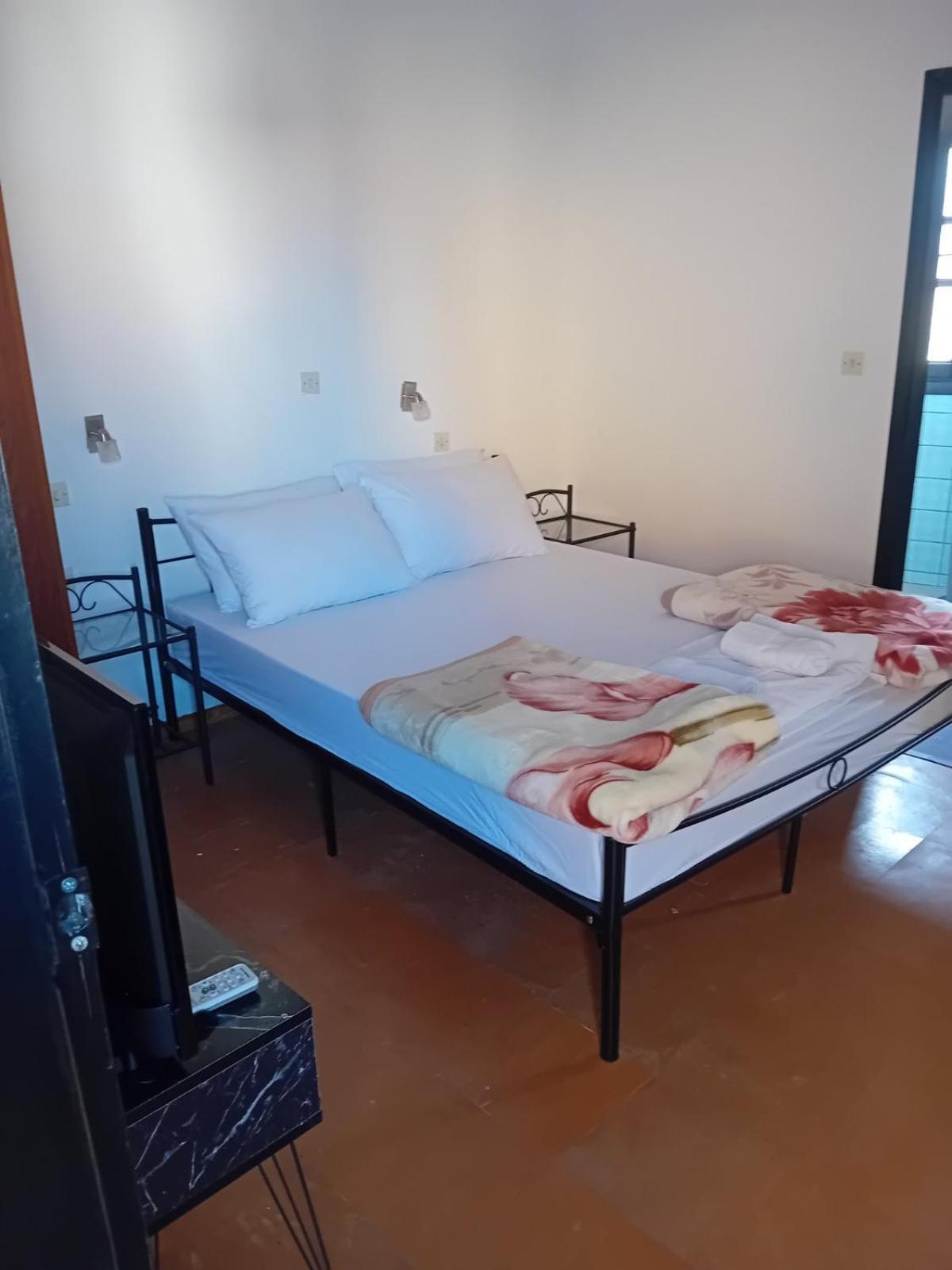 Kostas Studios Apartments - Ενοικιαζόμενα Δωμάτια Με Κουζινάκι ミリナ エクステリア 写真
