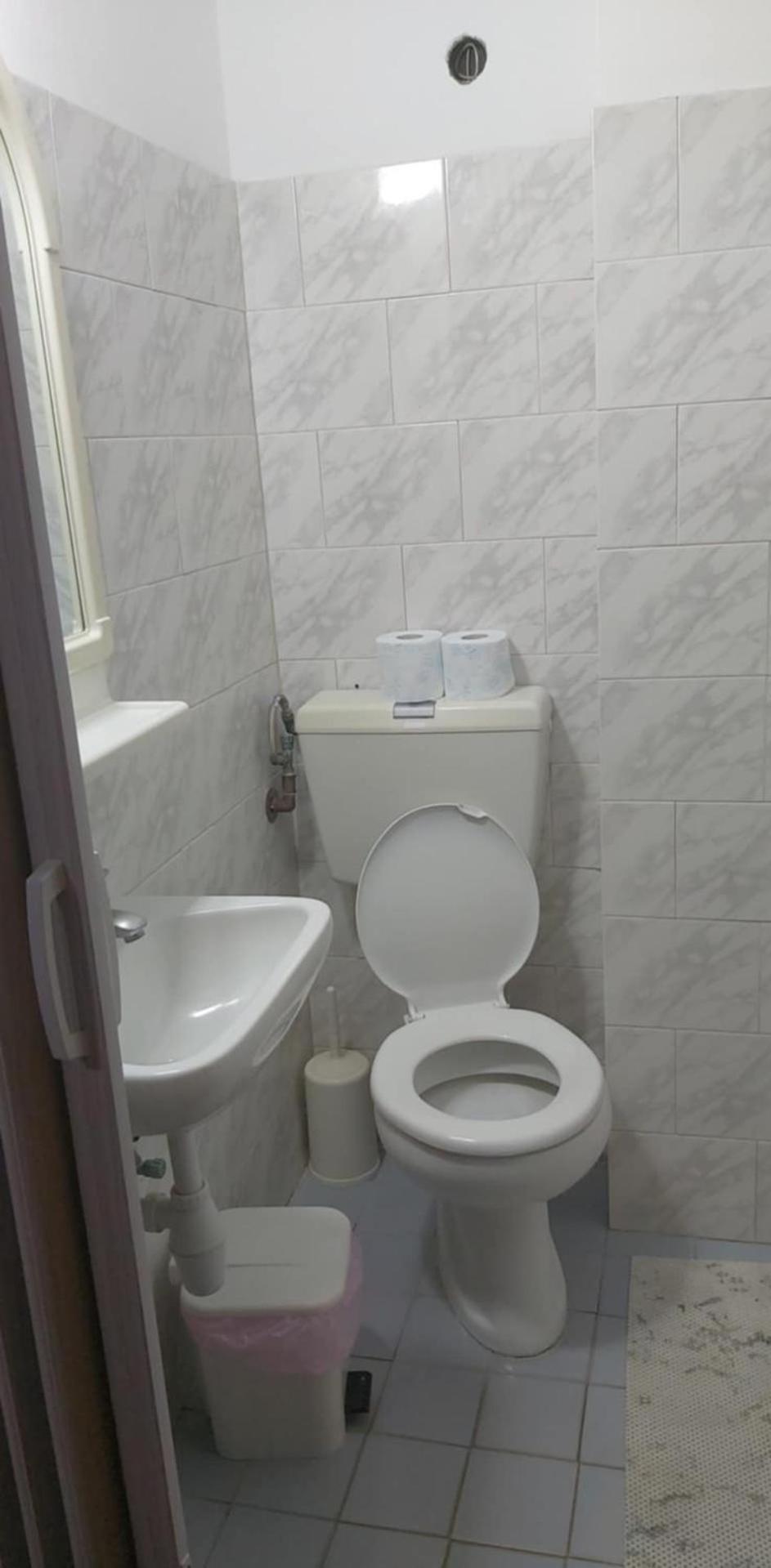 Kostas Studios Apartments - Ενοικιαζόμενα Δωμάτια Με Κουζινάκι ミリナ エクステリア 写真