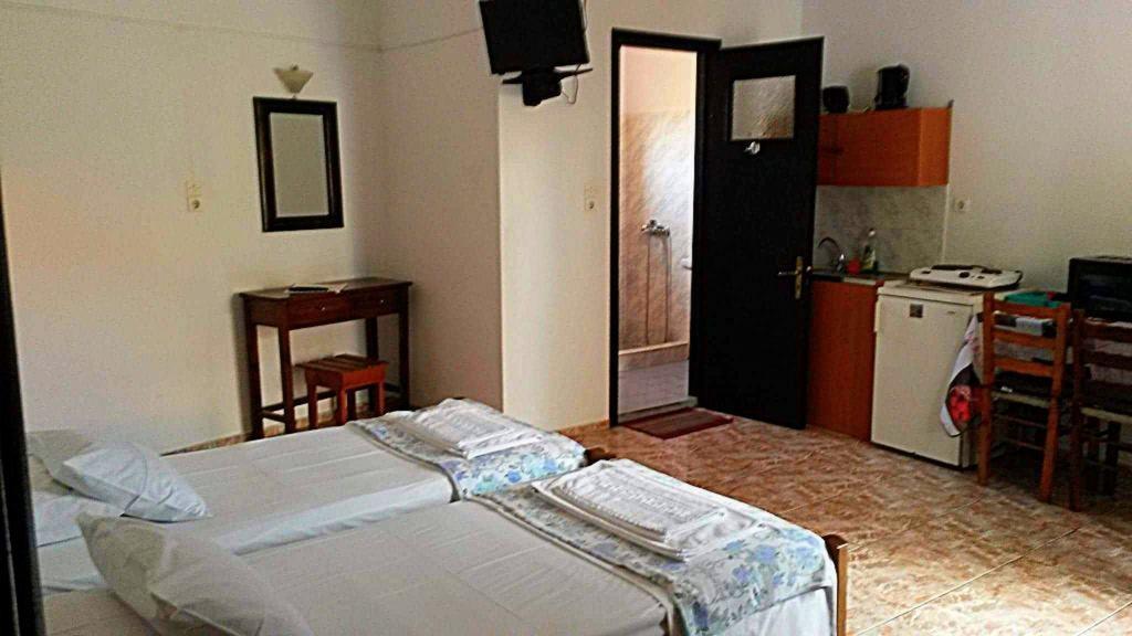 Kostas Studios Apartments - Ενοικιαζόμενα Δωμάτια Με Κουζινάκι ミリナ エクステリア 写真